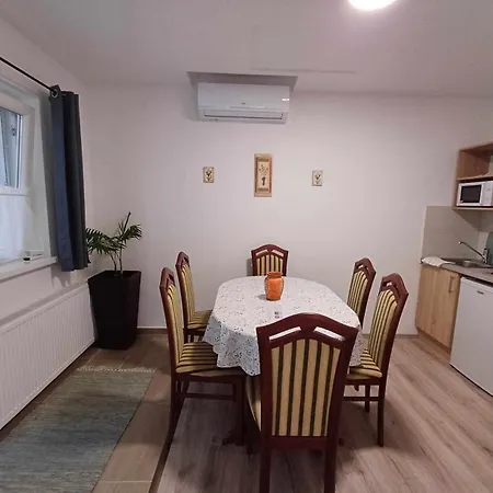 Mini Zoo Apartman Nagykanizsa Exterior photo