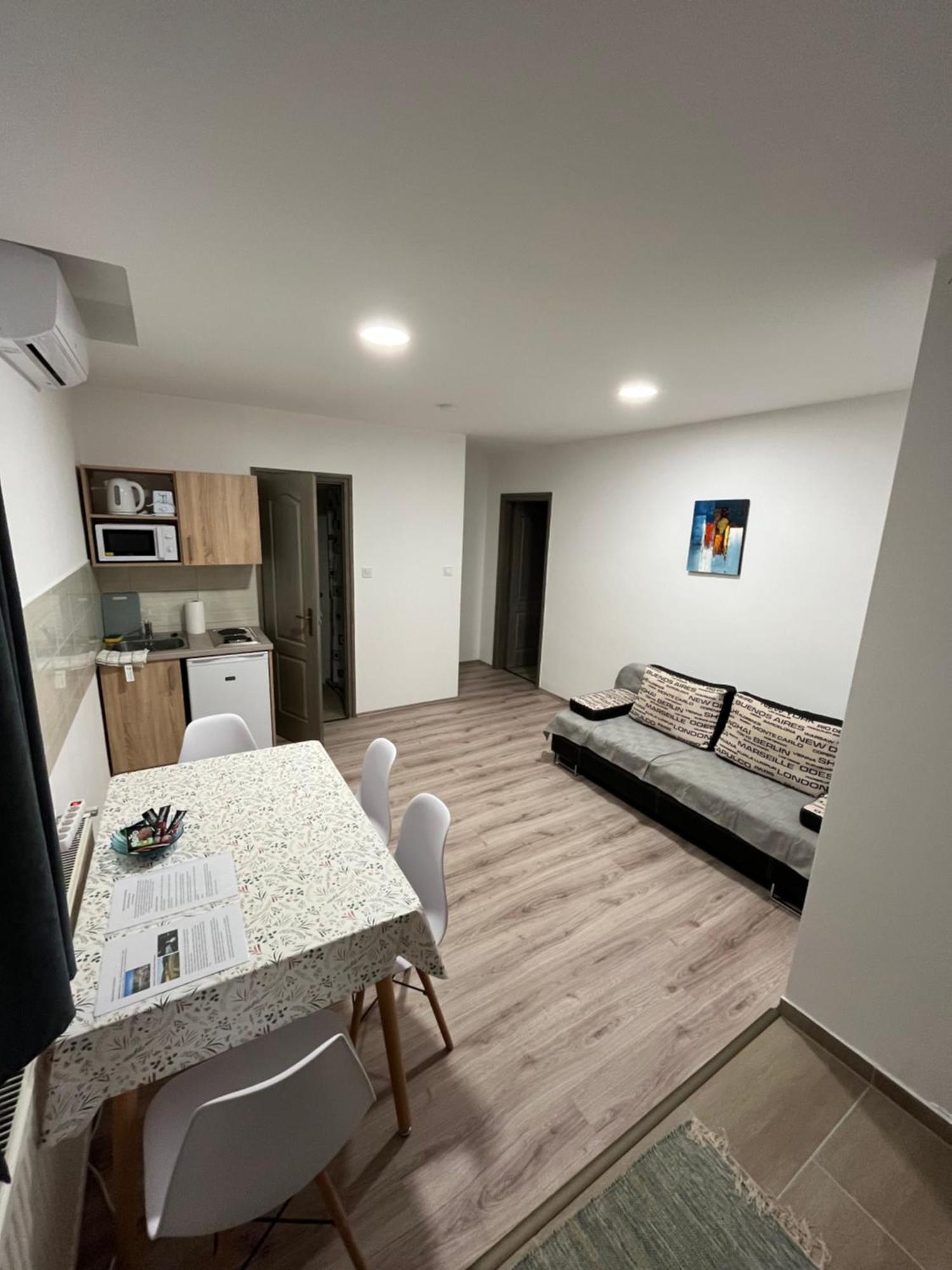 Mini Zoo Apartment *